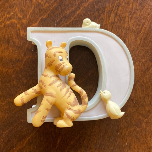 Disney Winnie the Pooh Alphabet Tigger Letter D - Picture 1 of 6